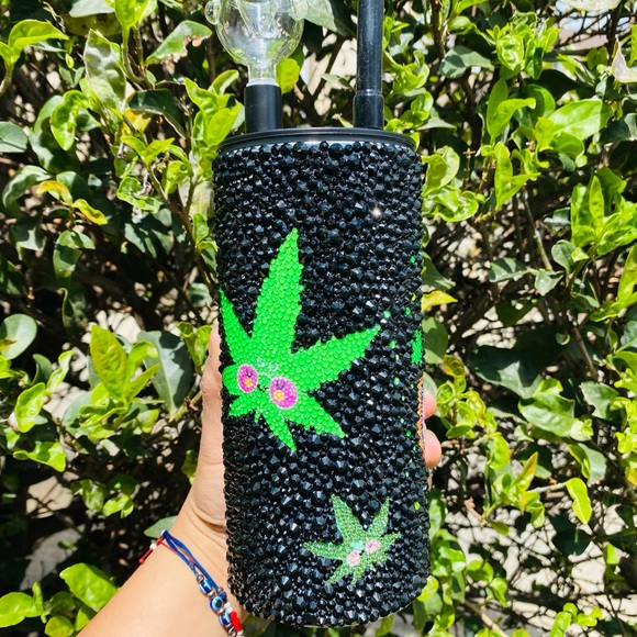 🛑CLEARANCE New Blinged Water smoke pipe. Glows in the Dark - Picture 4 of 6